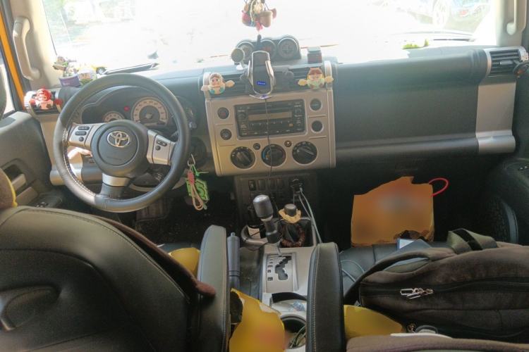 Used Toyota FJ Cruiser  Center Console