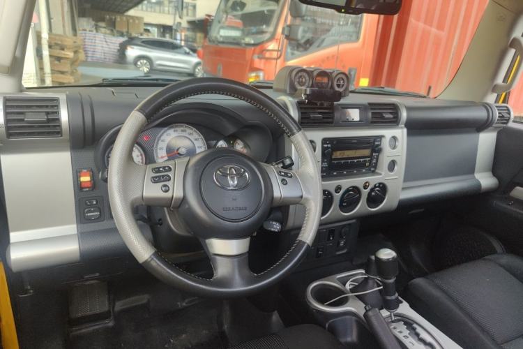 Used Toyota FJ Cruiser  Center Console