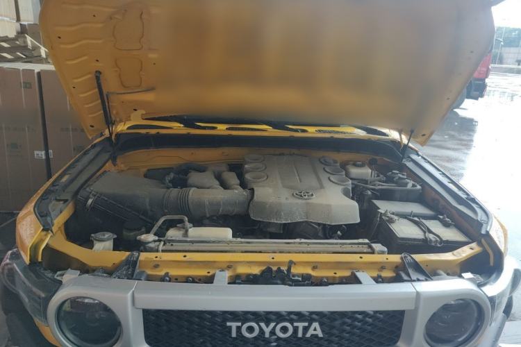 Used Toyota FJ Cruiser  Engine Bay