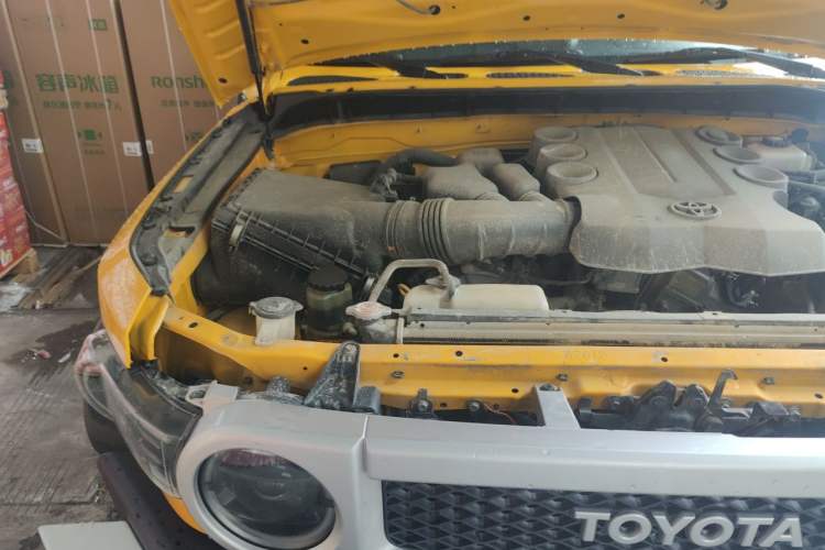 Used Toyota FJ Cruiser  Engine Bay Right