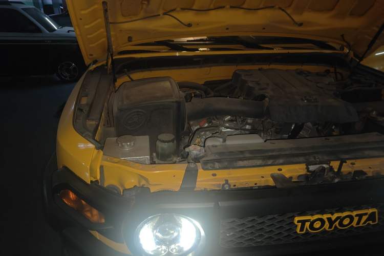 Used Toyota FJ Cruiser 2019 4.0L GX-R Dual Fuel System Twin Fuel Tanks Air Pump – Middle East Engine Bay Right