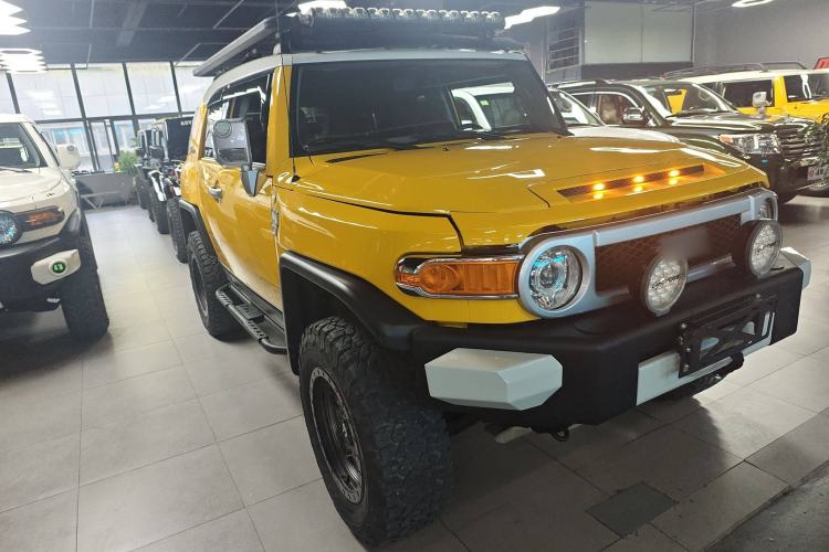 Used Toyota FJ Cruiser 2019 4.0L Middle East Version Front Right 45 Deg