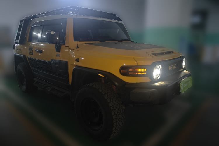 Used Toyota FJ Cruiser 2019 4.0L GX-R Dual Fuel System Twin Fuel Tanks Air Pump – Middle East Front Right 45 Deg