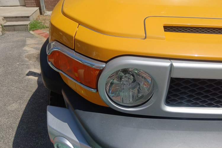 Used Toyota FJ Cruiser  Right Front Headlight