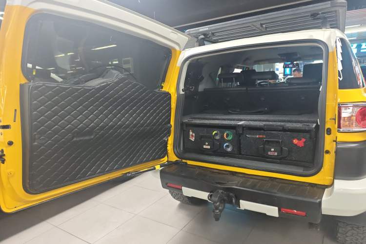 Used Toyota FJ Cruiser 2019 4.0L Middle East Version Trunk