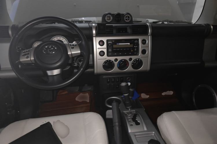 Used Toyota FJ Cruiser  Center Console
