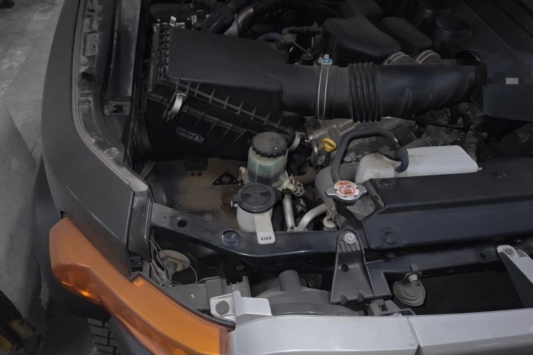 Used Toyota FJ Cruiser  Engine Bay Right
