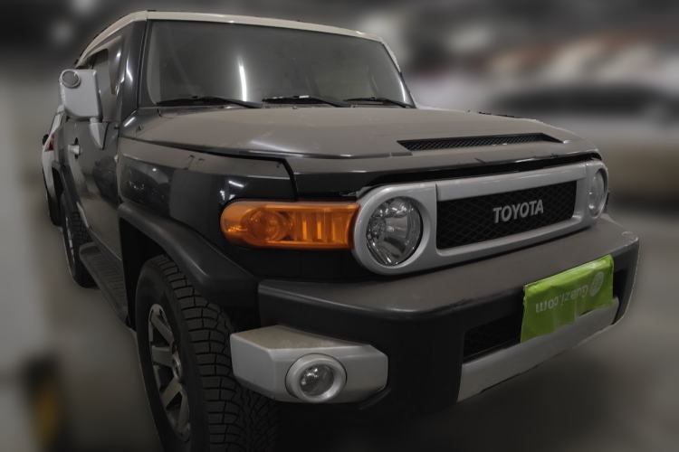Used Toyota FJ Cruiser  Front Right 45 Deg