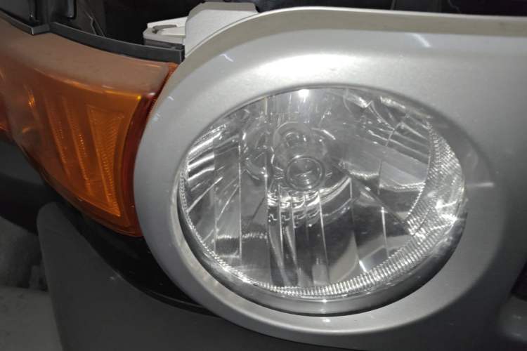 Used Toyota FJ Cruiser  Right Front Headlight