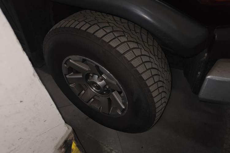 Used Toyota FJ Cruiser  Right Front Wheel Hub