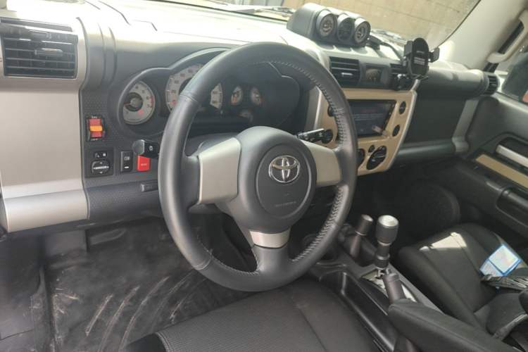 Used Toyota FJ Cruiser  Center Console