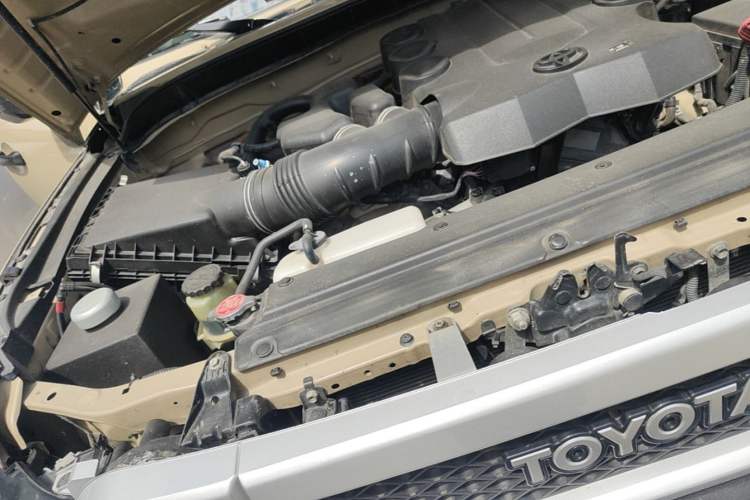 Used Toyota FJ Cruiser  Engine Bay Right