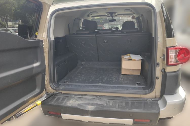 Used Toyota FJ Cruiser  Trunk