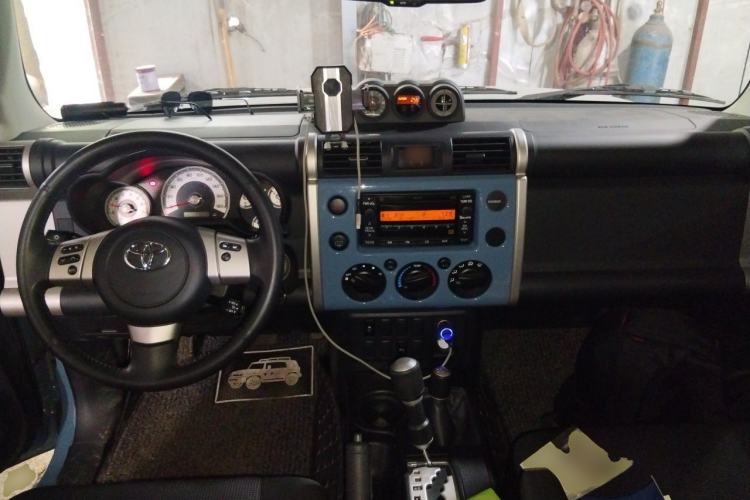 Used Toyota FJ Cruiser  Center Console