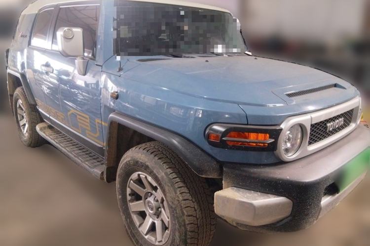 Used Toyota FJ Cruiser  Front Right 45 Deg
