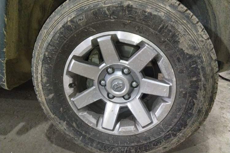 Used Toyota FJ Cruiser  Right Front Wheel Hub