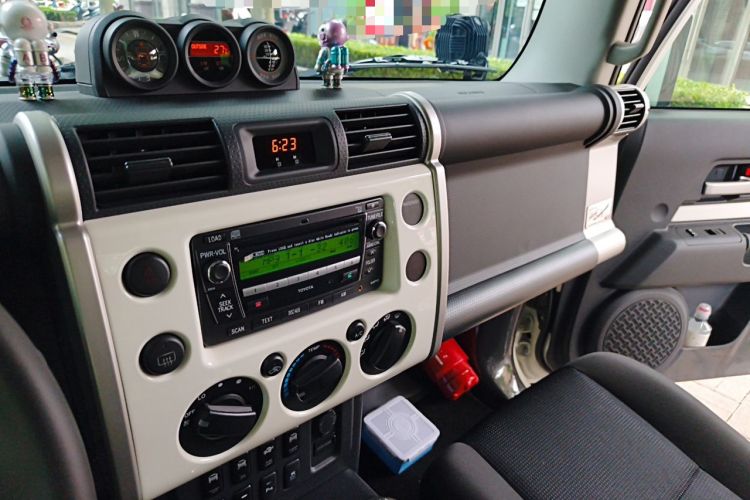 Used Toyota FJ Cruiser  Audio And AC Panel