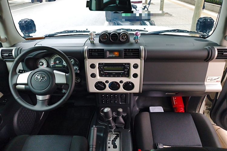 Used Toyota FJ Cruiser  Center Console