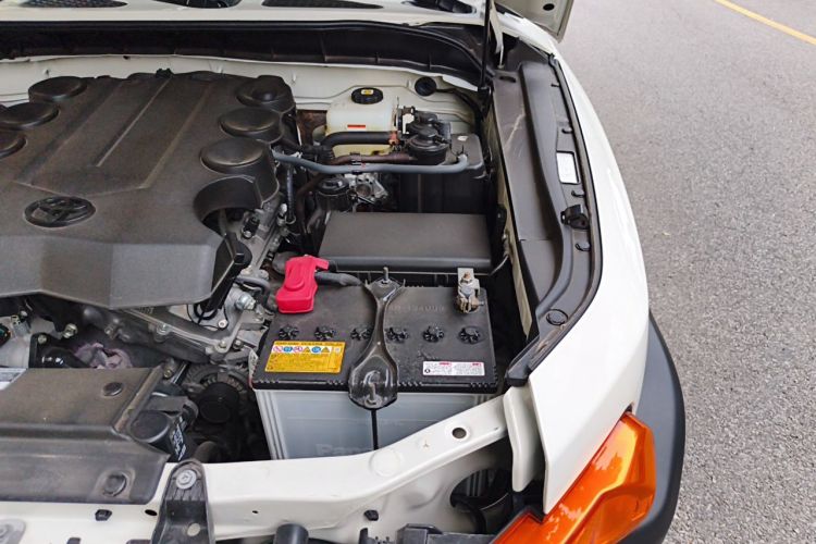 Used Toyota FJ Cruiser  Engine Bay Left