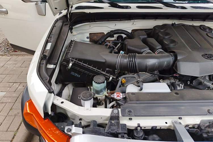 Used Toyota FJ Cruiser  Engine Bay Right