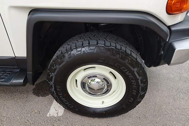 Used Toyota FJ Cruiser  Right Front Wheel Hub