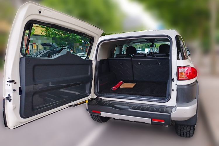 Used Toyota FJ Cruiser  Trunk