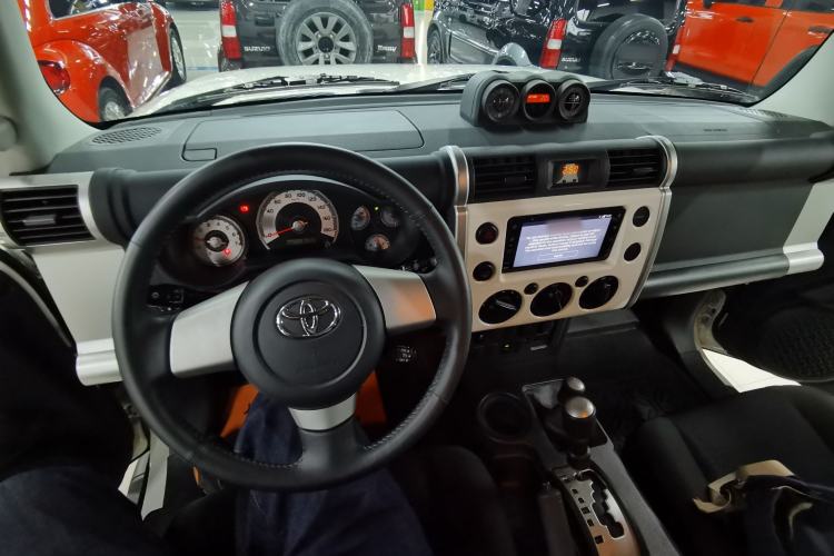 Used Toyota FJ Cruiser 2022 4.0L GX-R Dual Fuel JBL Middle East Center Console