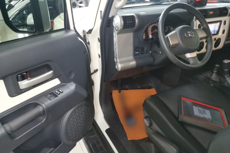 Used Toyota FJ Cruiser 2022 4.0L GX-R Dual Fuel JBL Middle East Driver Seat