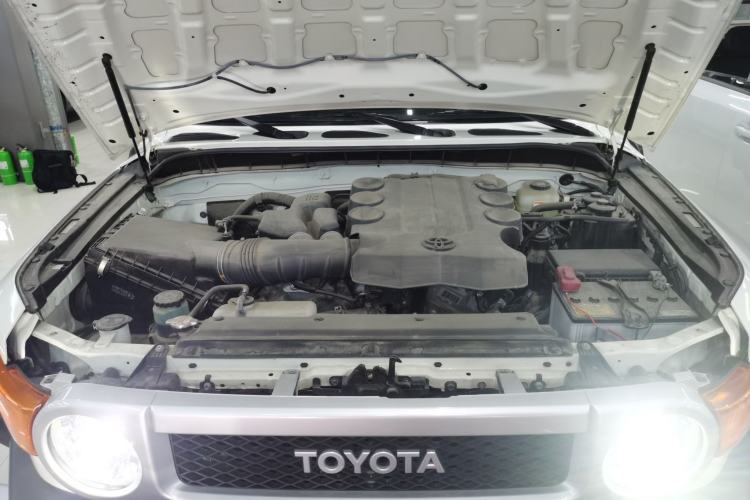 Used Toyota FJ Cruiser 2022 4.0L GX-R Dual Fuel JBL Middle East Engine Bay