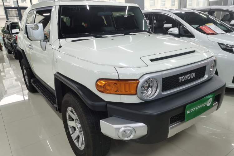 Used Toyota FJ Cruiser 2022 4.0L GX-R Dual Fuel JBL Middle East Front Right 45 Deg