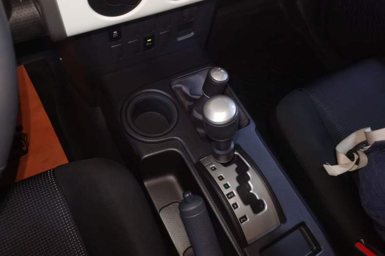 Used Toyota FJ Cruiser 2022 4.0L GX-R Dual Fuel JBL Middle East Gear Lever