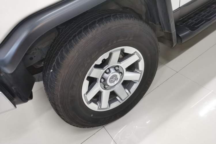 Used Toyota FJ Cruiser 2022 4.0L GX-R Dual Fuel JBL Middle East Left Front Wheel Hub