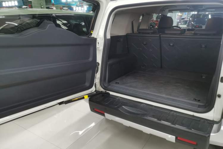 Used Toyota FJ Cruiser 2022 4.0L GX-R Dual Fuel JBL Middle East Trunk