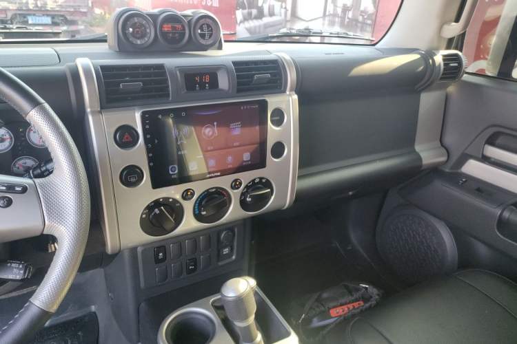 Used Toyota FJ Cruiser 2023 4.0L FINAL Edition – Eight-Cylinder – Middle East Audio And AC Panel