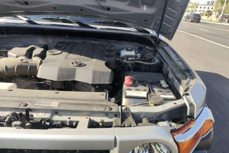 Used Toyota FJ Cruiser 2023 4.0L FINAL Edition – Eight-Cylinder – Middle East Engine Bay Left