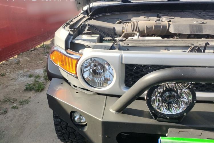 Used Toyota FJ Cruiser 2023 4.0L FINAL Edition – Eight-Cylinder – Middle East Right Front Headlight