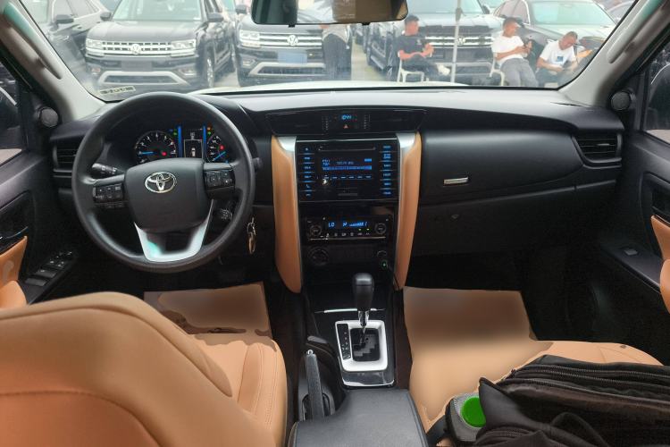 Used Toyota Fortuner 2016 2.7L Middle East Version Center Console