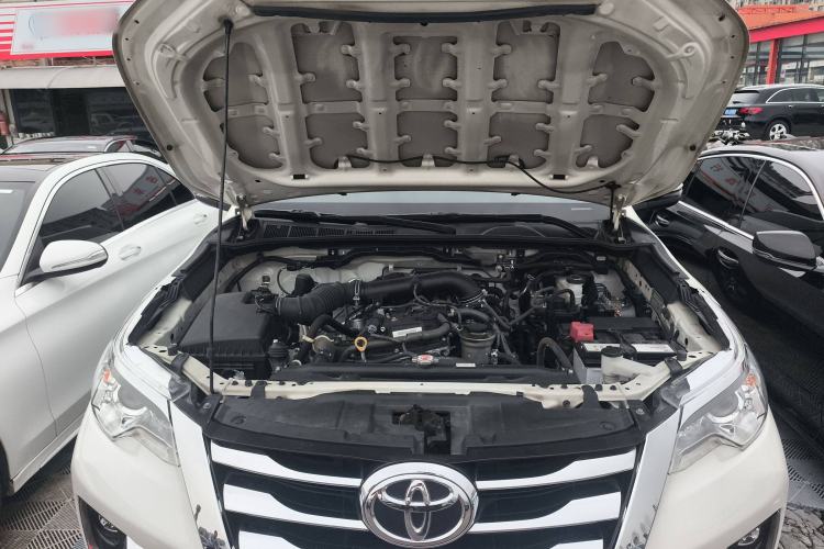 Used Toyota Fortuner 2016 2.7L Middle East Version Engine Bay