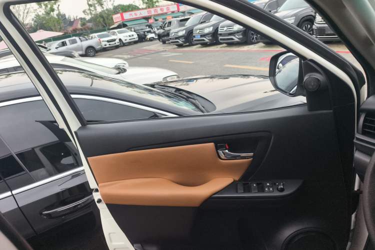 Used Toyota Fortuner 2016 2.7L Middle East Version Left Front Door Interior