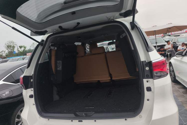 Used Toyota Fortuner 2016 2.7L Middle East Version Trunk