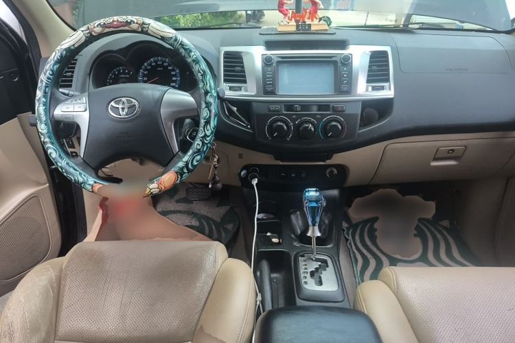 Used Toyota Fortuner  Center Console