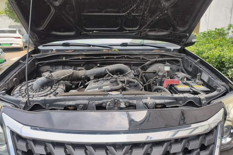 Used Toyota Fortuner  Engine Bay