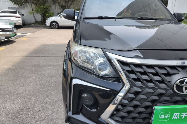 Used Toyota Fortuner  Right Front Headlight