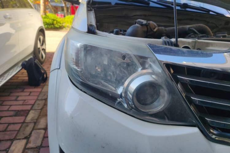 Used Toyota Fortuner  Right Front Headlight