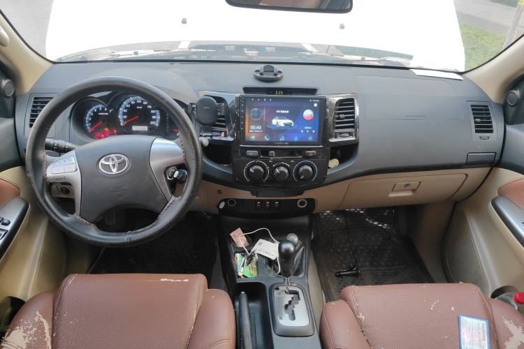 Used Toyota Fortuner  Center Console