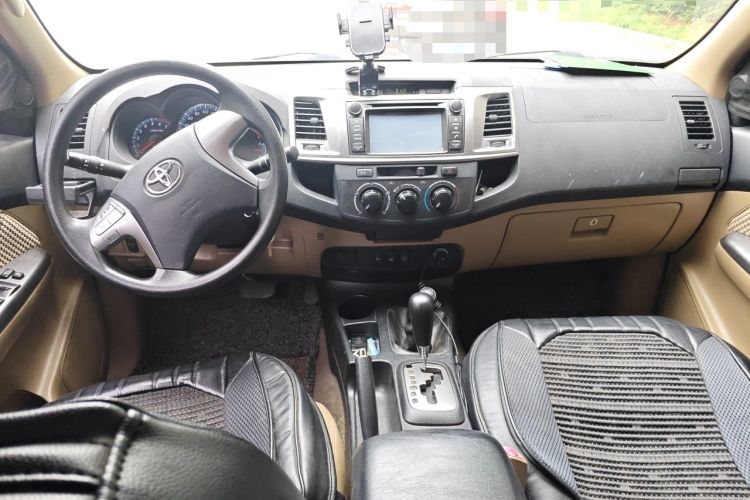 Used Toyota Fortuner  Center Console