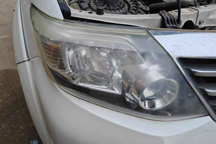 Used Toyota Fortuner  Right Front Headlight