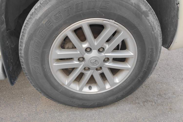 Used Toyota Fortuner  Right Front Wheel Hub