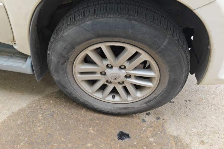Used Toyota Fortuner  Right Front Wheel Hub