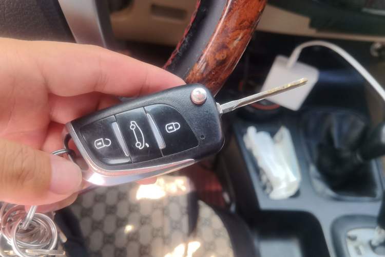 Used Toyota Fortuner  Vehicle Key